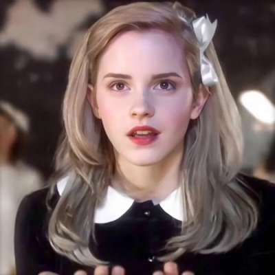 移动端交易应用，iOS和Android客户端持续优化更新，支持指纹/面容快速登录。移动端专属简化交易界面。